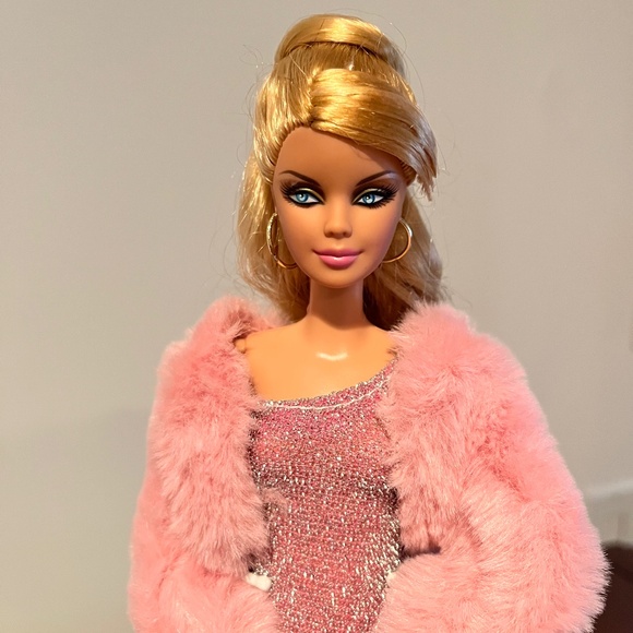 Barbie Doll 2008 Top Model Resort Barbie - Picture 2 of 8